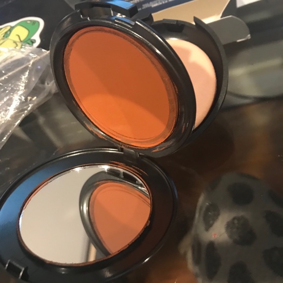 Cover FX foundation - Picture 1 of 3